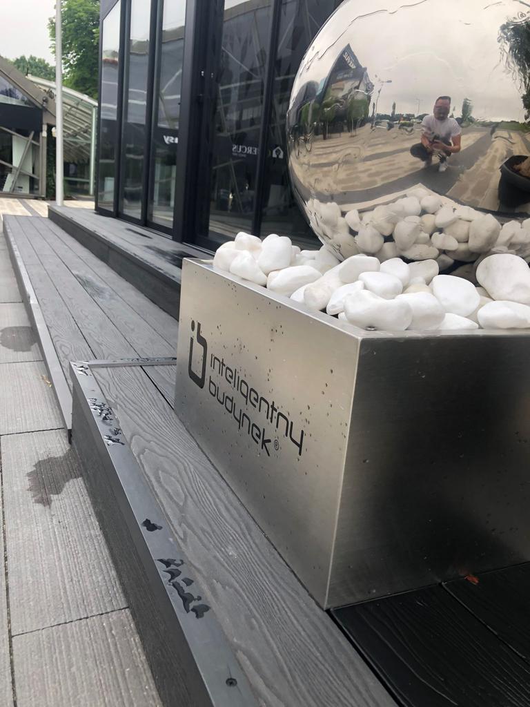 Tonos oscuros de tarima. Ventajas e inconvenientes. Las tarimas Bruggan o Legro son a prueba de arañazos.